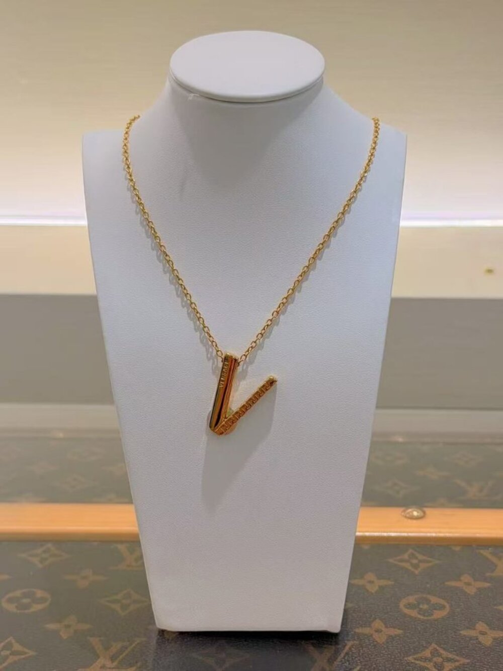 Gold Letter V Pendant Necklace Minimalist Initial Chain Jewelry Gift